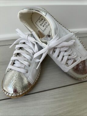 The Shoe Box Women's White & Silver Leather Sneakers